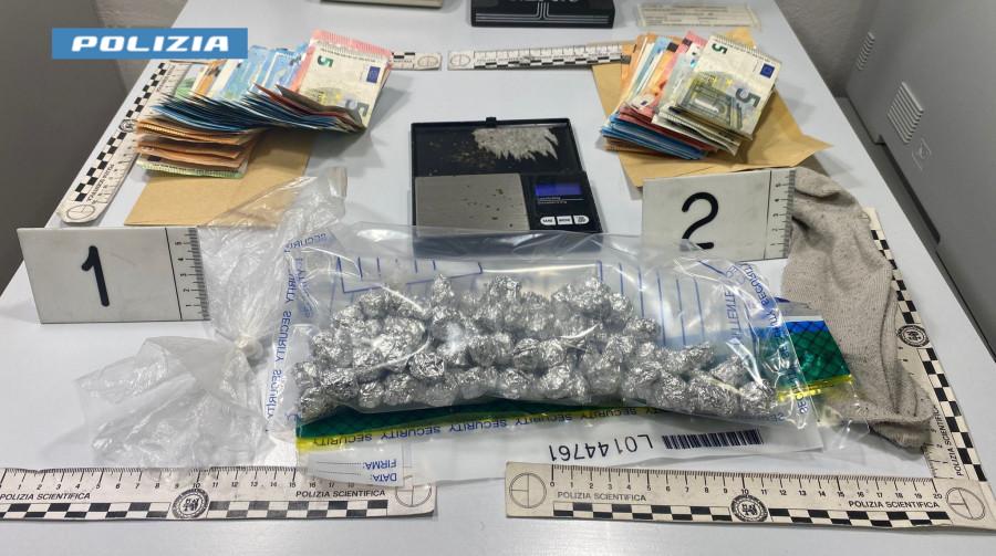 Arresto  per illecita detenzione di sostanze stupefacenti (Fonte foto comunicato Polizia di Stato)