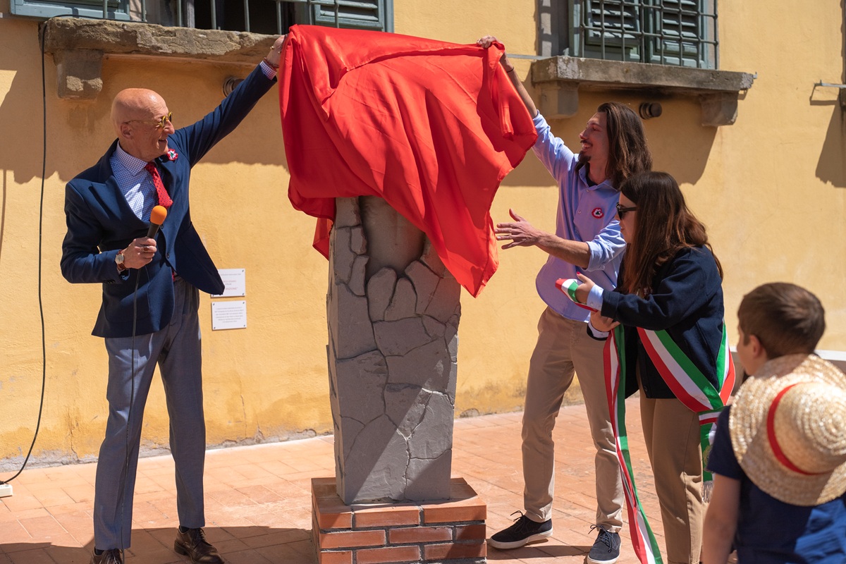 Inaugurazione statua in ricordo della Liberazione di San Piero (Fonte foto Pro Loco San Piero)