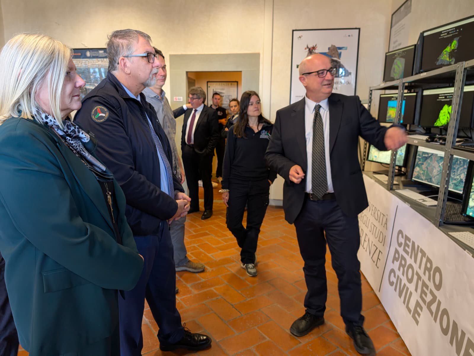 Alessandra Petrucci, Fabio Ciciliano e Nicola Casagli nella sala operativa del Centro per la Protezione Civile dell’Università di Firenze (Fonte foto Università degli Studi di Firenze)