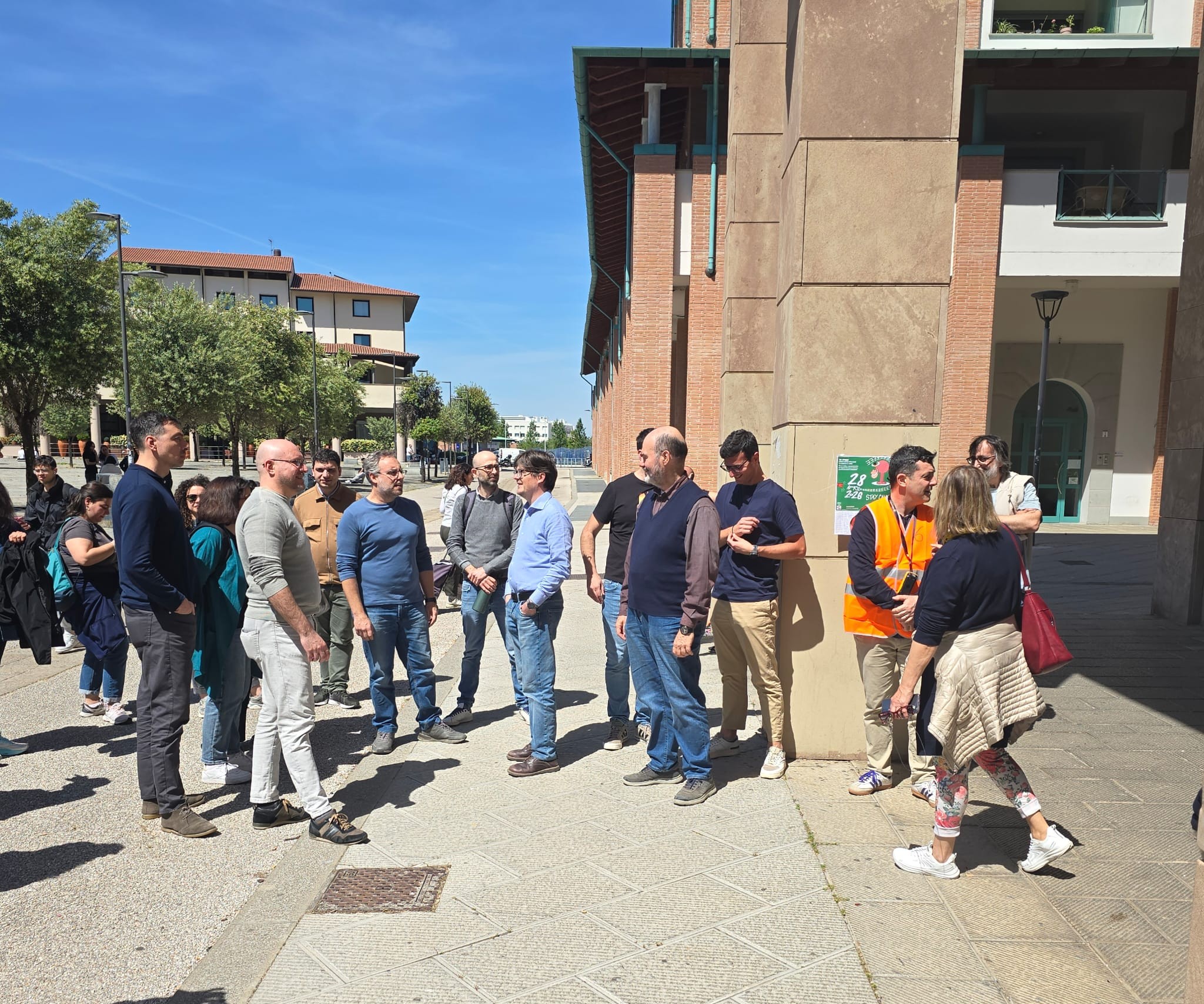 Un momento dell'evacuazione (foto da comunicato UniFi)