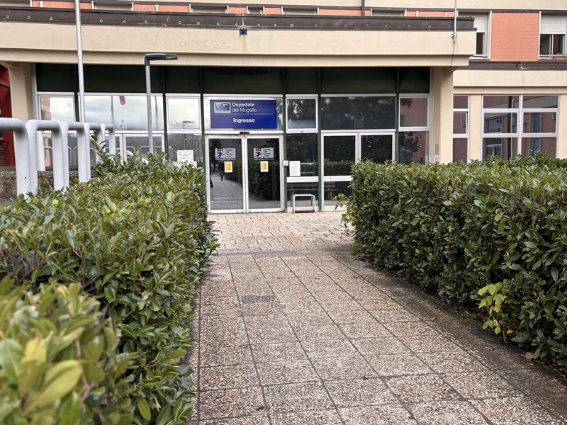 L'entrata dell'ospedale del Mugello (Fonte foto comunicato Ausl Toscana Centro)