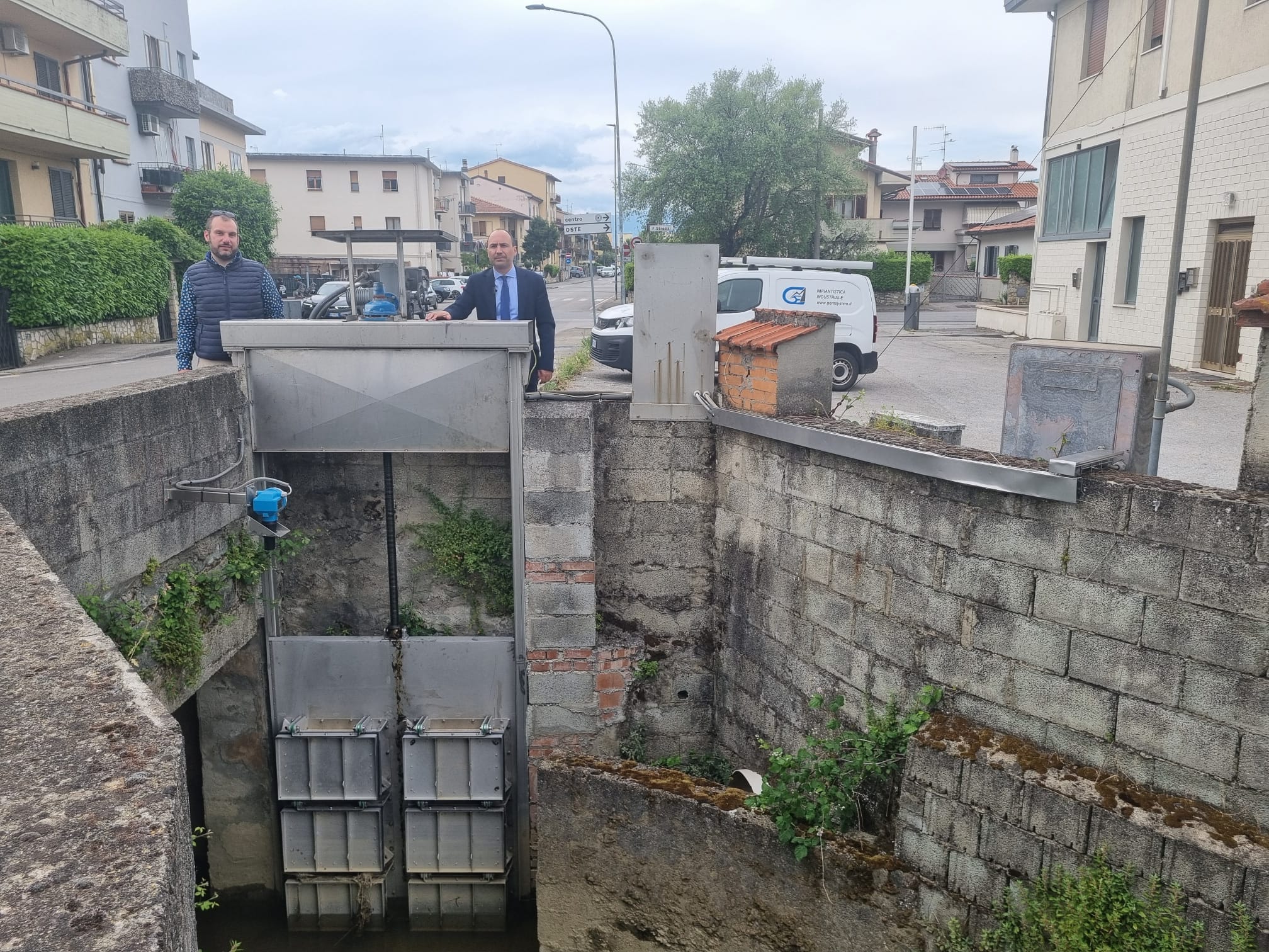 Installata la nuova paratoia fognaria in via Palarciano (Fonte foto comunicato Comune di Montemurlo)