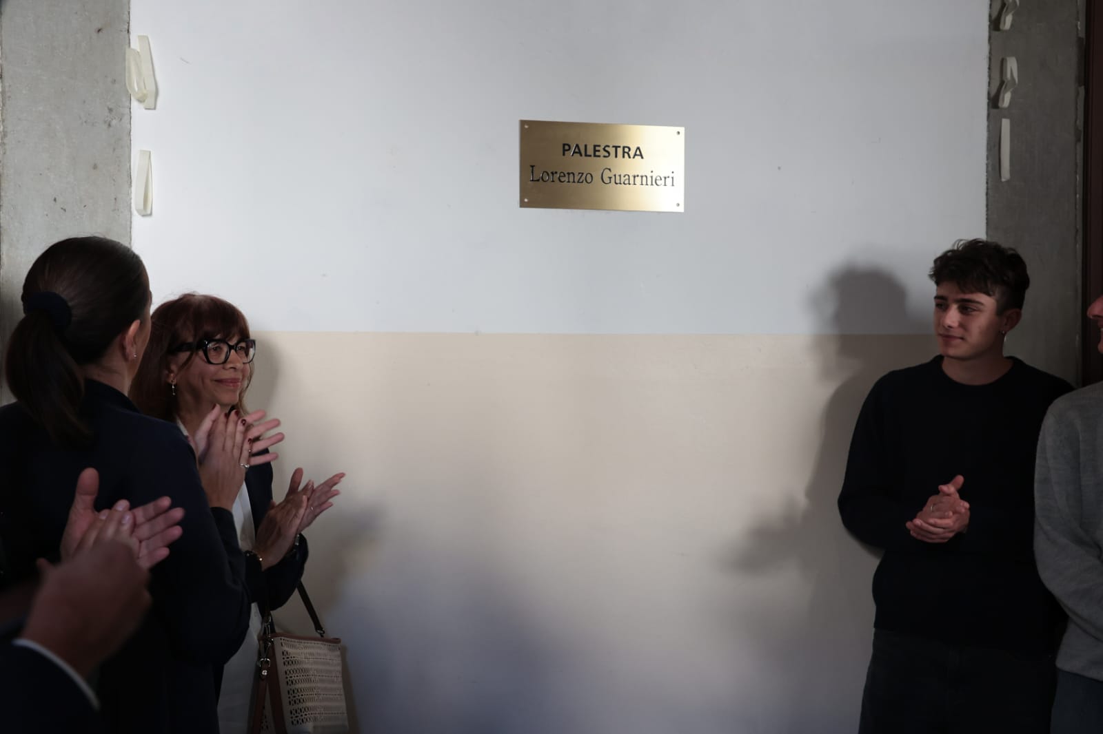 L'intitolazione della palestra del liceo Castelnuovo di Firenze a Lorenzo Guarnieri (Foto di Antonello Serino, Met Ufficio Stampa)