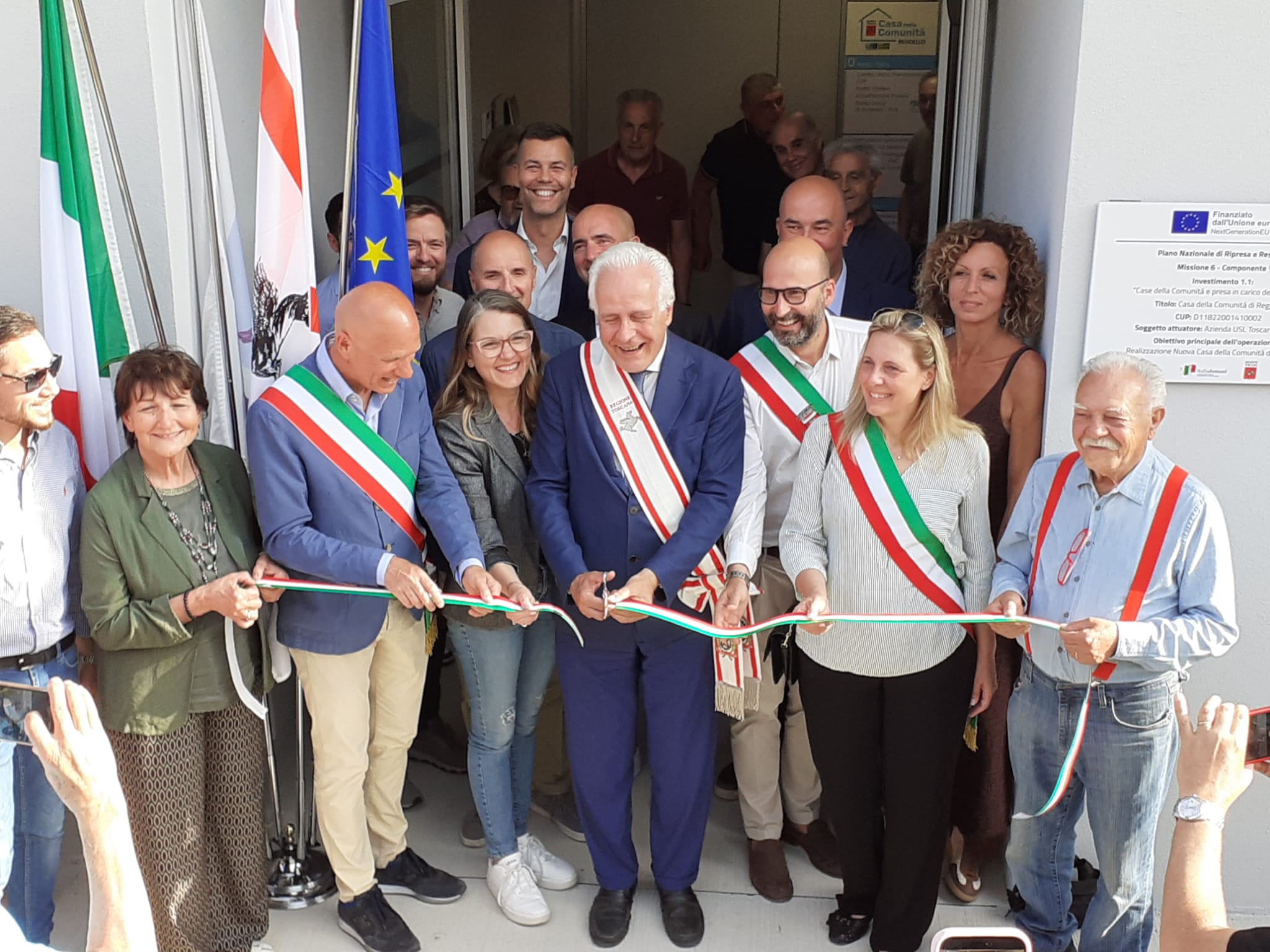 Il taglio del nastro della nuova Casa di Comunità di Reggello (Foto da comunicato Ausl Toscana Centro)