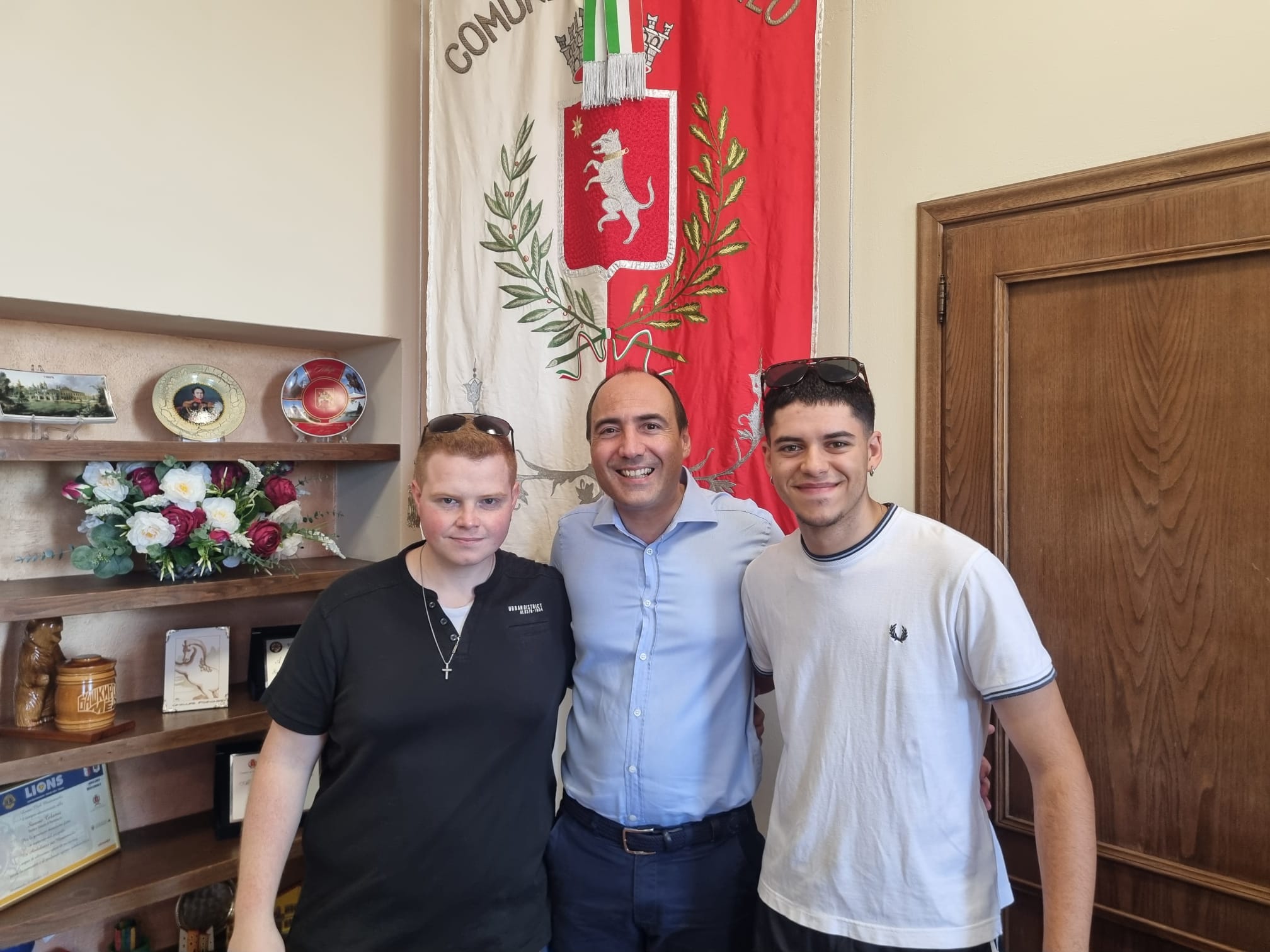 In foto il sindaco Calamai con da sinistra Vittorio Miniati e Alessandro Vicario (Foto da comunicato Comune di Montemurlo)