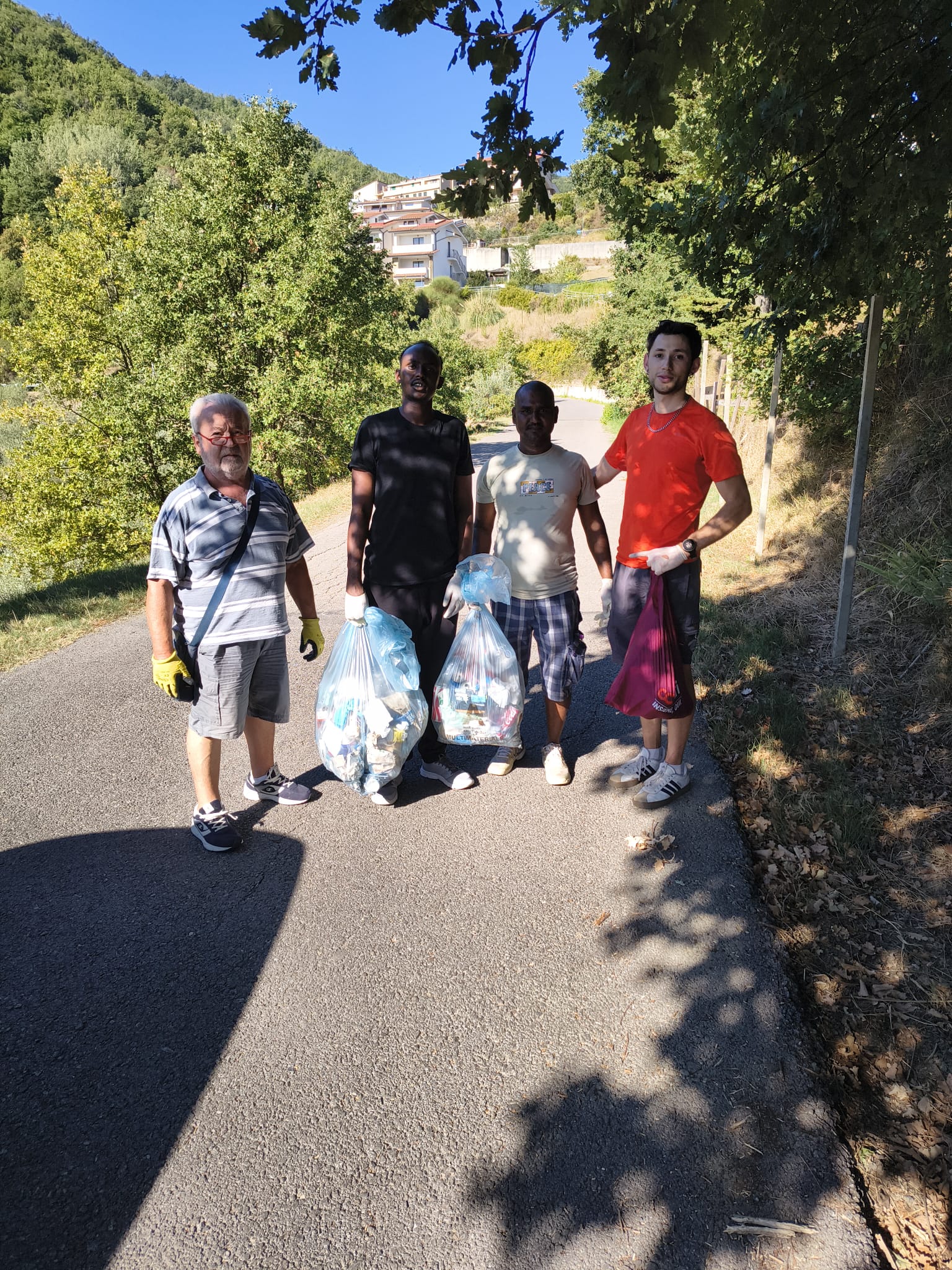 Puliamo il Poggio (Fonte foto comunicato Comune di Figline e Incisa Valdarno)