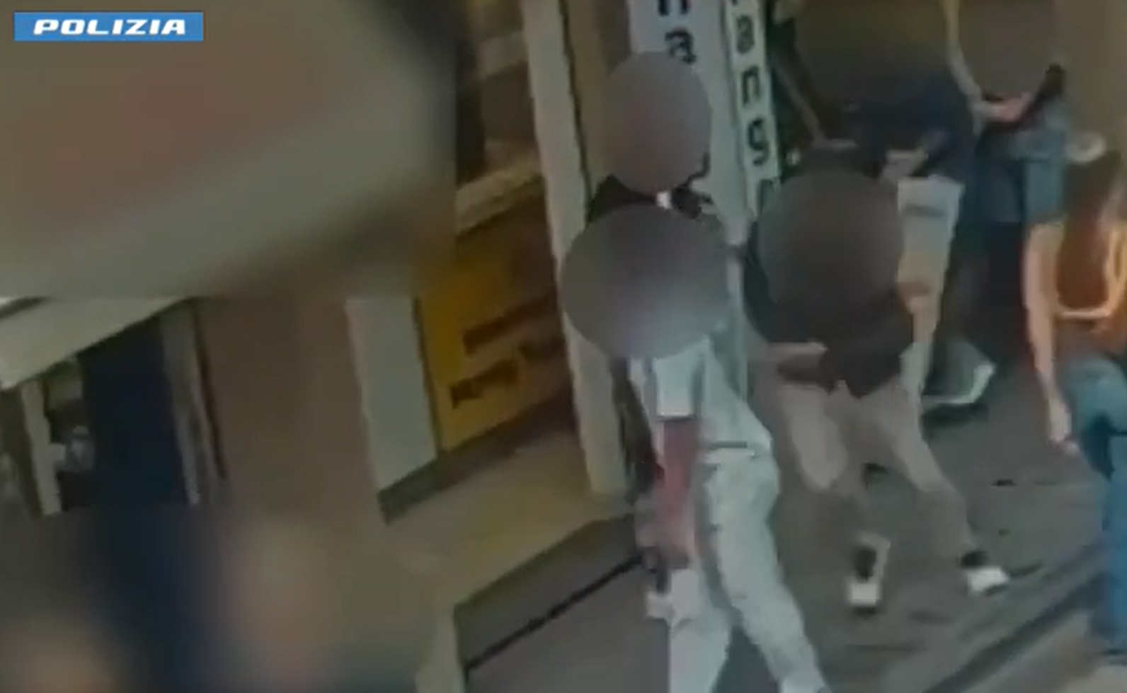 Frame da video telecamere di sicurezza (Fonte comunicato Polizia di Stato)