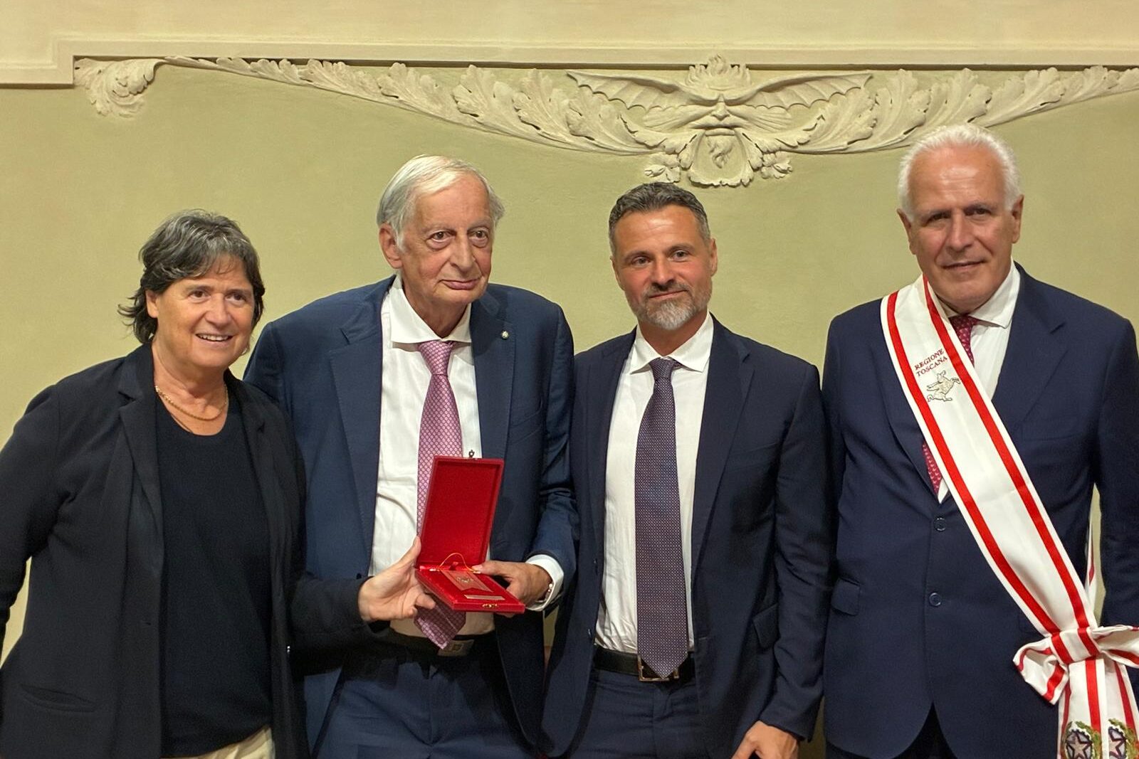 Onorificenze: a Cosimo Ceccuti il Gonfalone d'argento (Fonte foto comunicato Consiglio della Regione Toscana)
