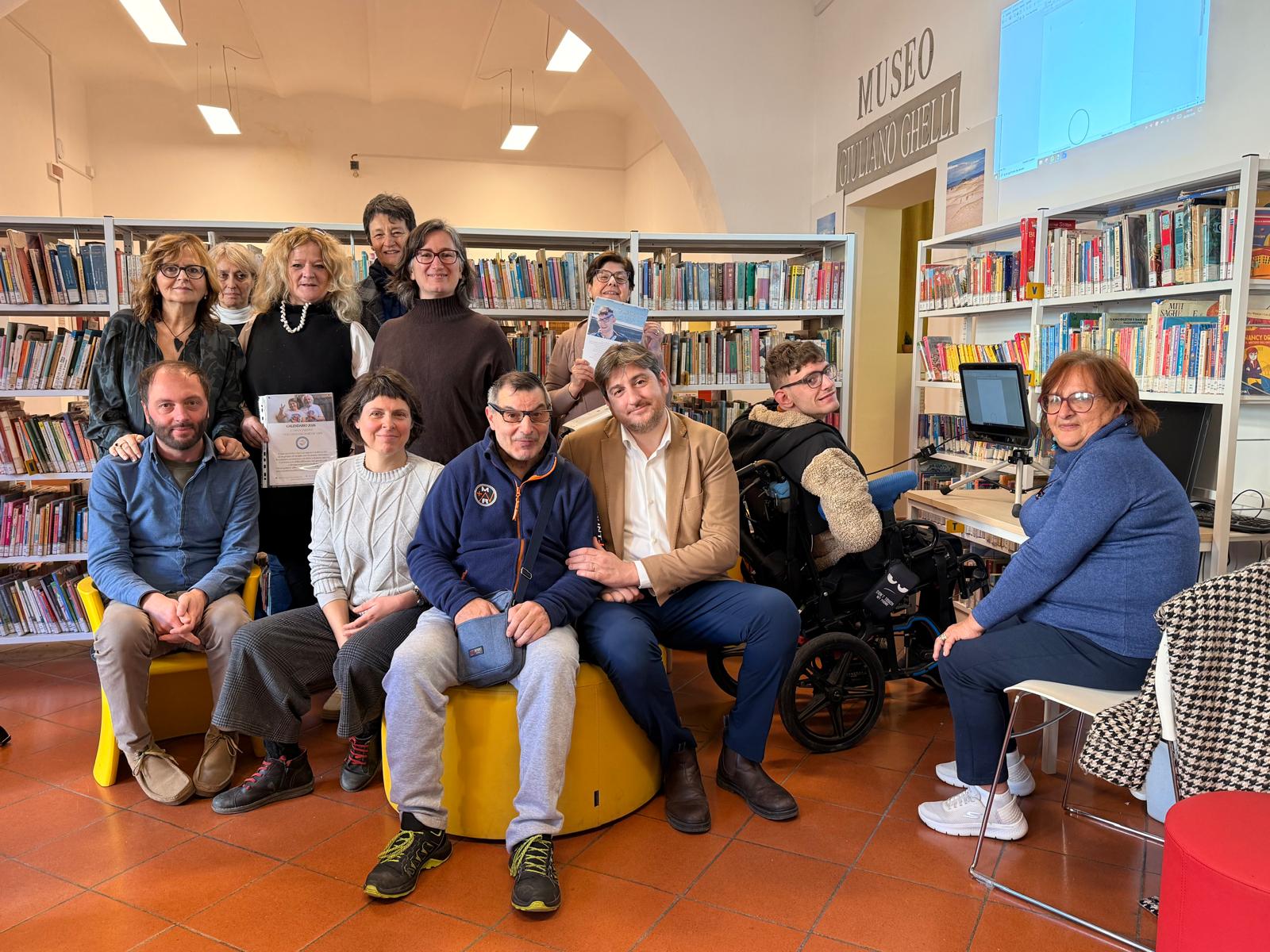 Gruppo bibliofili con sindaco Ciappi, assessore Albiani e bibliotecari
