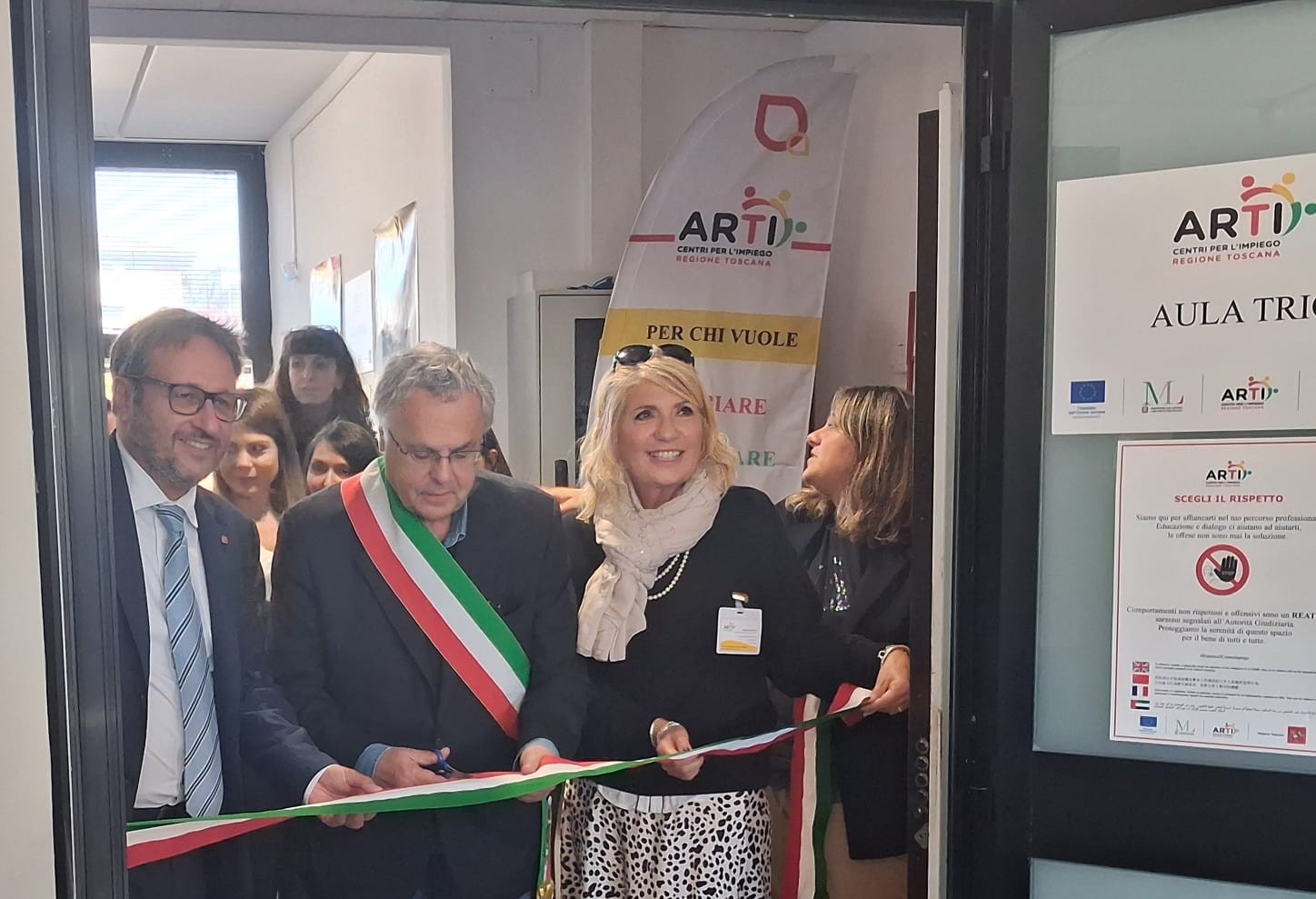Lenzi (a sinistra) nel momento del taglio del nastro - fonte foto comunicato stampa