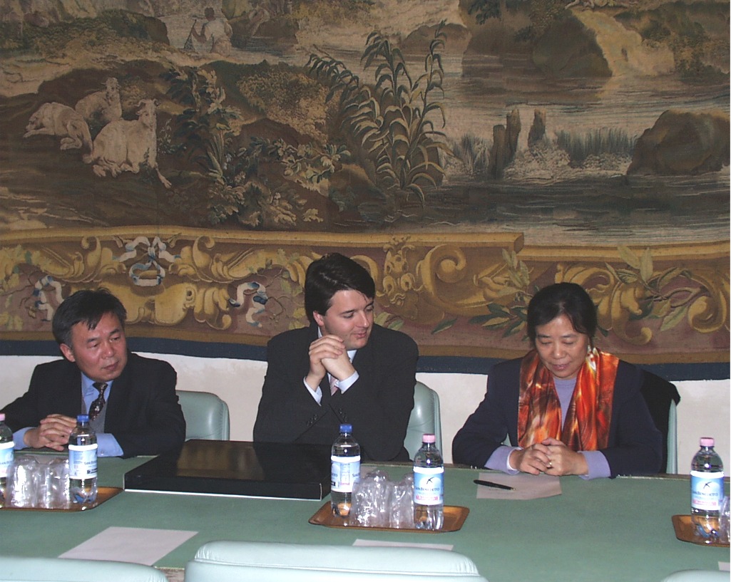 Da sinistra Li Runfu, Matteo Renzi, Zhang Junfang