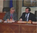 Il momento della firma, a sinistra Paolo Ignesti, a destra Alessandro Martini