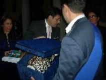 La consegna di un dono di Besiktas al Sindaco metropolitano Dario Nardella