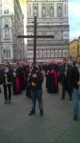 In Piazza Duomo, prima di entrare in Battistero