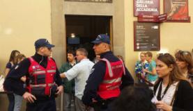 I volontari in servizio in via Ricasoli