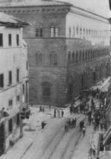 11 agosto 1944, i cittadini si radunano intorno a Palazzo Medici Riccardi dove si è appena insediato il Comitato di Liberazione