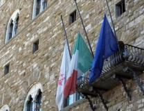 Bandiere a mezz'asta davanti Palazzo Vecchio