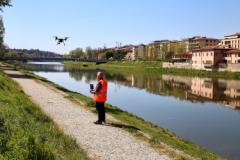 Lungarni e parchi controllati con i droni (foto Antonello Serino, Ufficio Stampa - Redazione Met)