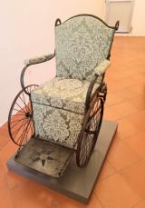 Un’antica sedia a rotelle donata al Comune di Pistoia sarà esposta al Museo dello Spedale del Ceppo