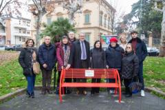 Empoli. Una panchina rossa per dire no alla violenza contro le donne, il dono del Rotary Club alla città