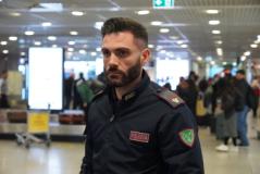 Viaggiatrice arrestata dalla Polizia di Stato all’aeroporto fiorentino