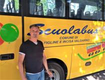 Figline Incisa. Va in pensione, ma resta sul bus: la storia (di volontariato) dell’ex autista Franco Giani