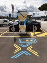 Autostrade per l'italia, Free to X: concluso in Toscana il piano di installazione delle stazioni di ricarica ad alta potenza per veicoli elettrici