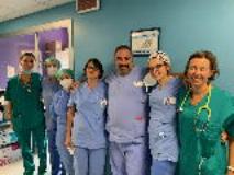 il dott. Parrini autore dello studio con parte dell'Unità di Anestesia e Rianimazione (Fonte foto Ausl Toscana Centro)