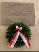 Strage di via D’Amelio, una corona d’alloro sulla lapide che ricorda Paolo Borsellino nel 32esimo anniversario della morte