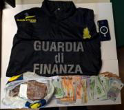 GdF Firenze: se ne va in giro per la città con mezzo chilo di cocaina e 49.750,00 Euro (Fonte fotoComando Provinciale G. di F. Firenze)