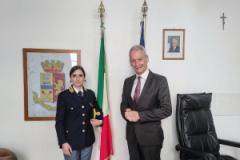 Commissario Marta Cassol con il Questore Auriemma (fonte foto da comunicato stampa)