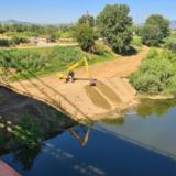 Il rilascio delle sabbie a valle dell'ultima traversa sul Fiume Arno a Firenze in zona Indiano (Fonte foto Consorzio di Bonifica Medio Valdarno)