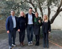 Foto di gruppo con il Direttore Generale Mari (Fonte foto Ausl Toscana Centro)