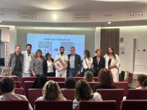 Foto di gruppo alla consegna della sonda ecografica (Foto da comunicato Ausl Toscana Centro)