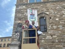 Incoronazione del Marzocco: a Firenze il sindaco di Signa Giampiero Fossi ha ricevuto la corona d’oro (Fonte foto Comune di Signa)