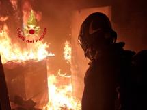 L'incendio a Sesto Fiorentino (Fonte foto Vigili del Fuoco)