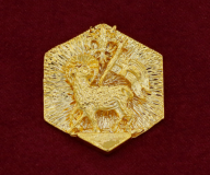 La spilla del premio 'Firenze e il Lavoro 2025' (Fonte immagine comunicato Camera di Commercio Firenze)