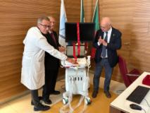 Donazione eco-tomografo al reparto di oncologia dell’Ospedale Santa Maria Nuova (fonte foto comunicato stampa)