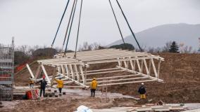 Ultimato il varo delle strutture di copertura della piscina comunale (Fonte foto Comune di Sesto Fiorentino)