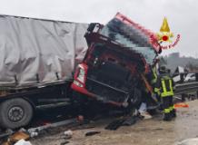 Incidente Traffico bloccato per incidente nel tratto autostradale A1 al Km 311 in direzione Sud (Fonte foto Vigili del Fuoco)