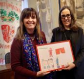 Emma Donnini e Sara Funaro un disegno di Nadia Nencioni (foto Antonello Serino Met Ufficio Stampa)