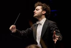 Emmanuel Tjeknavorian (Foto Oliver Borchert - Fonte Comunicato Stampa ORT)