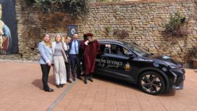 Vinci. Comune e Tinghi Motors di nuovo insieme. La concessionaria empolese dona alla Città un’auto 100% elettrica