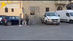 Guardia di Finanza a contrasto del &rsquo;gioco delle tre carte&rsquo; (Fonte foto sala stampa GdiF