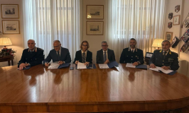 Un momento della firma protocollo