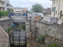 Installata la nuova paratoia fognaria in via Palarciano (Fonte foto comunicato Comune di Montemurlo)
