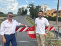Il sindaco Fossi e l&rsquo;assessore Di Natale al ponte chiuso a San Mauro a Signa