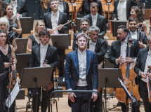 Thomas Guggeis dirige Franz Joseph Haydn e Anton Bruckner (Foto di Michele Monasta - Fonte comunicato Orchestra del Maggio Musicale Fiorentino)