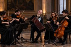 Giancarlo Palena e Quartetto d'archi (Fonte foto Toscana Classica, ufficio stampa Marco Mannucci)