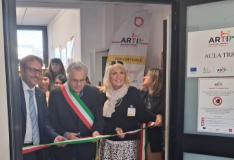 Lenzi (a sinistra) nel momento del taglio del nastro - fonte foto comunicato stampa